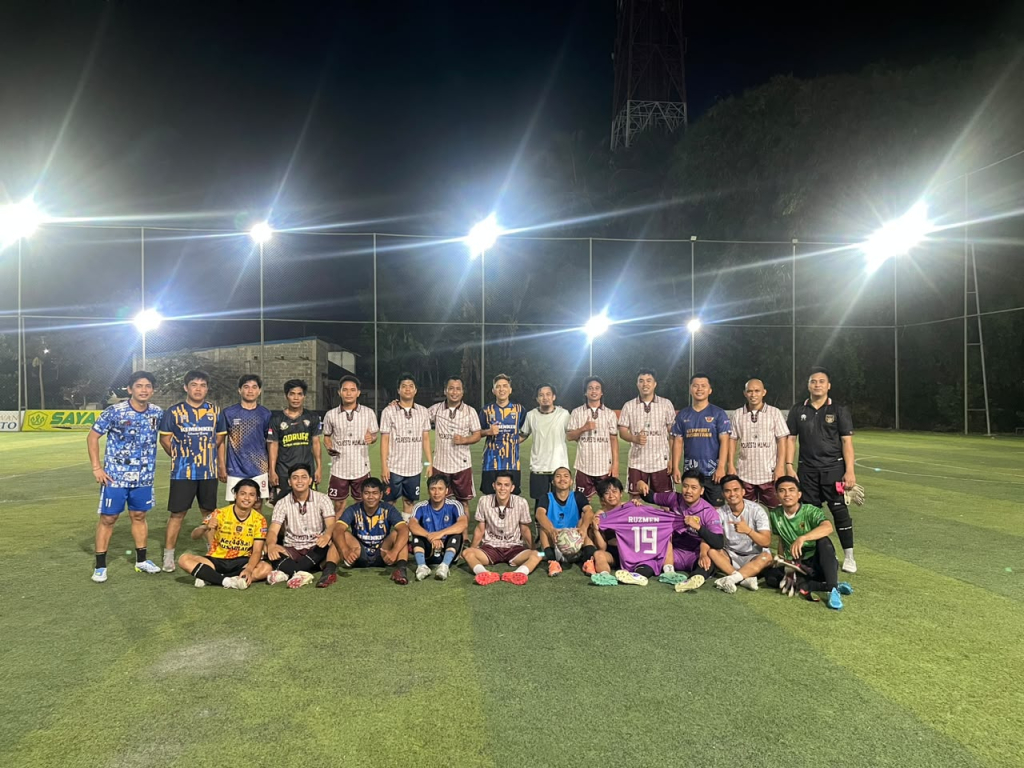Personil gabungan Polda Sulbar dan Polresta vs Kanwil Kemenkeu Sulbar menggelar minisoccer