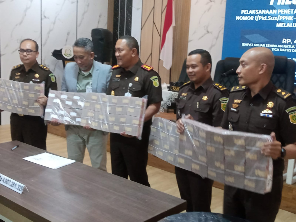 Kejari Tanjung Perak rilis hasil rampasan TPPU