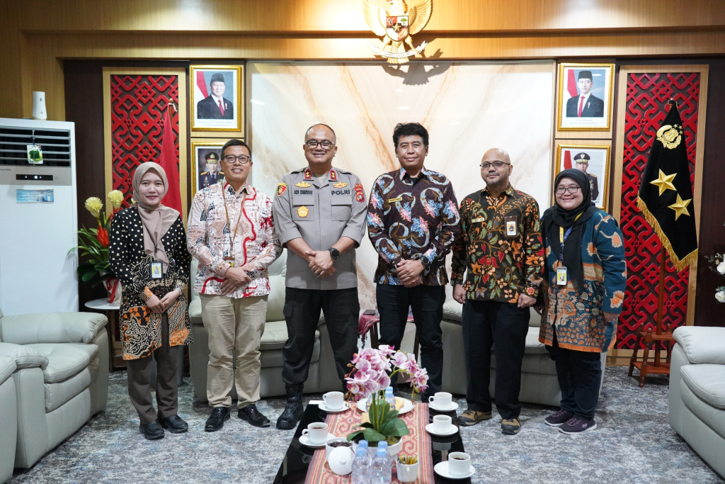 Kapolda Sulbar Irjen Pol Adi Deriyan Jayamarta menerima kunjungan Kepala Kanwil Direktorat Jenderal Pajak Sulselbartra