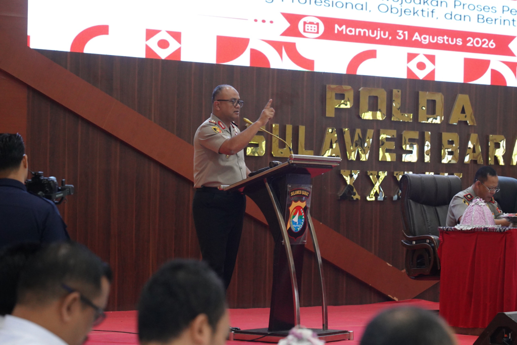 Kapolda Sulbar Irjen Pol Adi Deriyan Jayamarta membuka pelatihan Investigative Interviewing dan Digital Forensic bagi penyidik