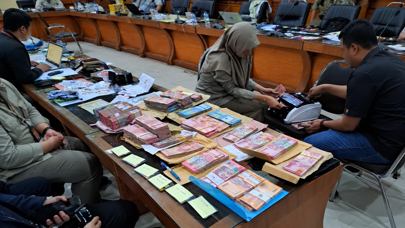 KPK Temukan Perhiasan Diduga Emas di Kanwil BPN Jawa Timur