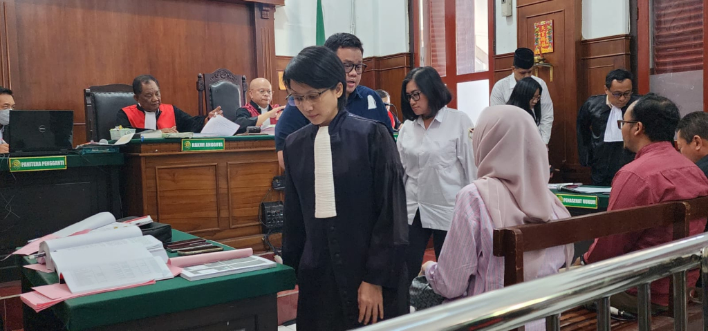 Sidang perkara penipuan dengan terdakwa Dimas Helmi Achmad Sulthan bin Hari Agus Santoso (alm) dan Virta Resia Pangestu