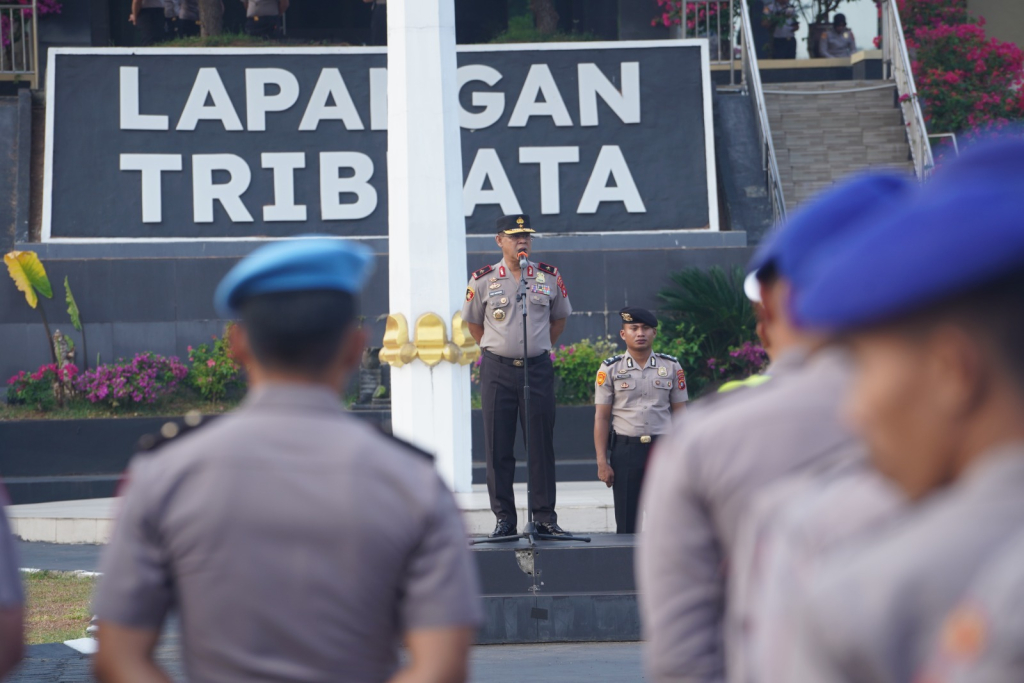 Wakapolda Sulbar Brigjen Pol Hari Santos menyampaikan arahan kepada seluruh personel