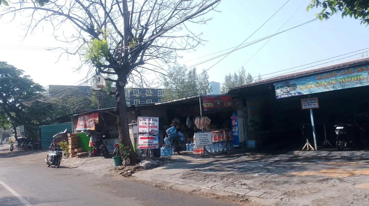 Baca juga : BENTENG SEJARAH DIKEPUNG MAKSIAT!: Potret Bangli Jalan Pawiyatan Merampas Trotoar di Bawah Hidung Camat Bubutan
