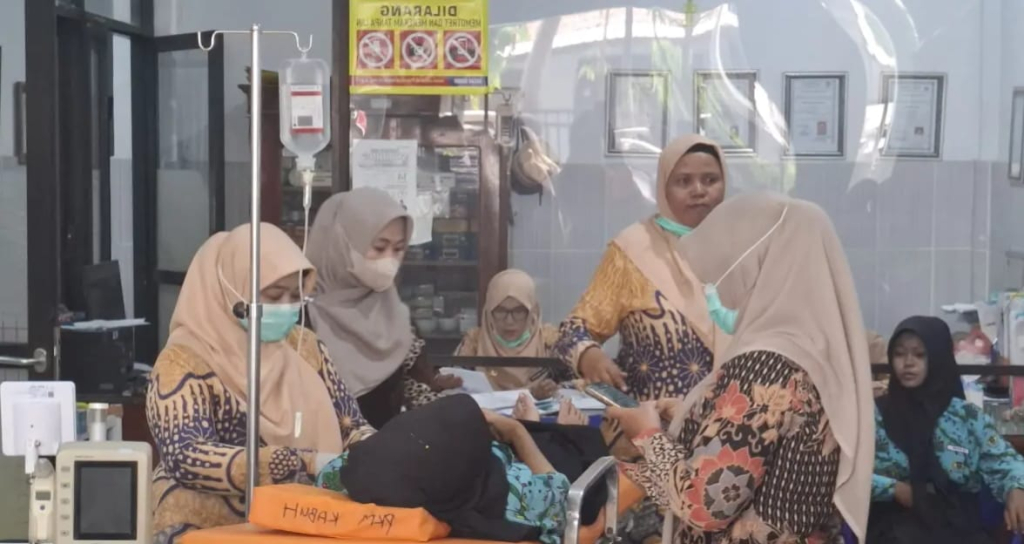 Ratusan siswa SMPN 1 Kabuh Jombang diduga keracunan menu MBG