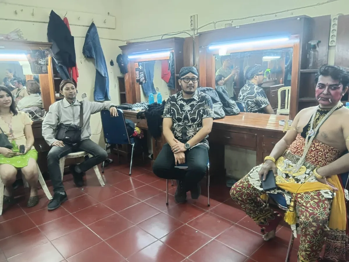 Momen SISKS Paku Buwana XIV bertemu langsung dengan seniman Wayang Orang Sriwedari, Solo, Rabu (23/9/2026).