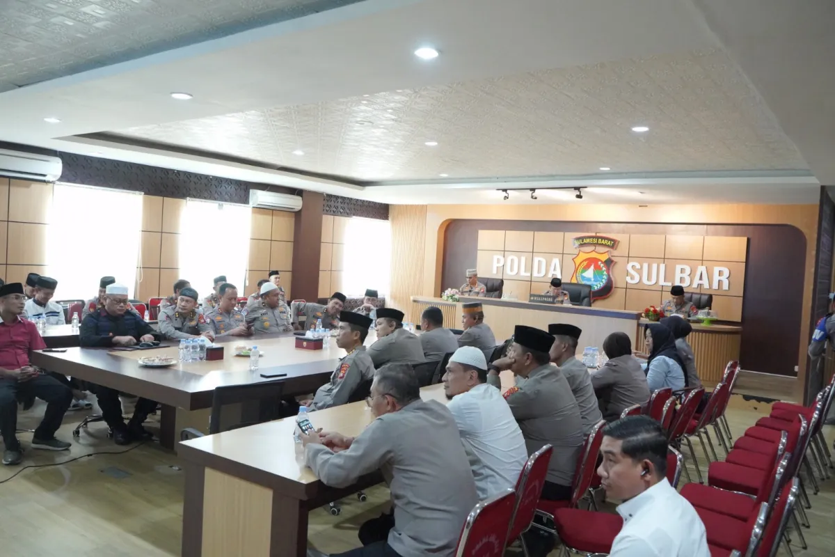 Polda Sulbar Ikuti Kajian Daring Bersama Gus Baha, Jaga Sholat dan Perbaiki Akhlak untuk Tingkatkan Pelayanan Masyarakat