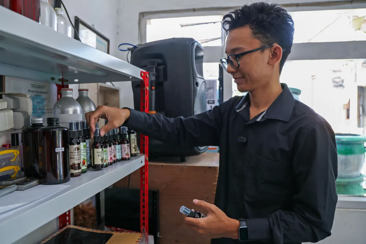 Anak Muda Kedungdoro Surabaya Sulap Dana Gen Z Jadi Bisnis Parfum dan Deodoran