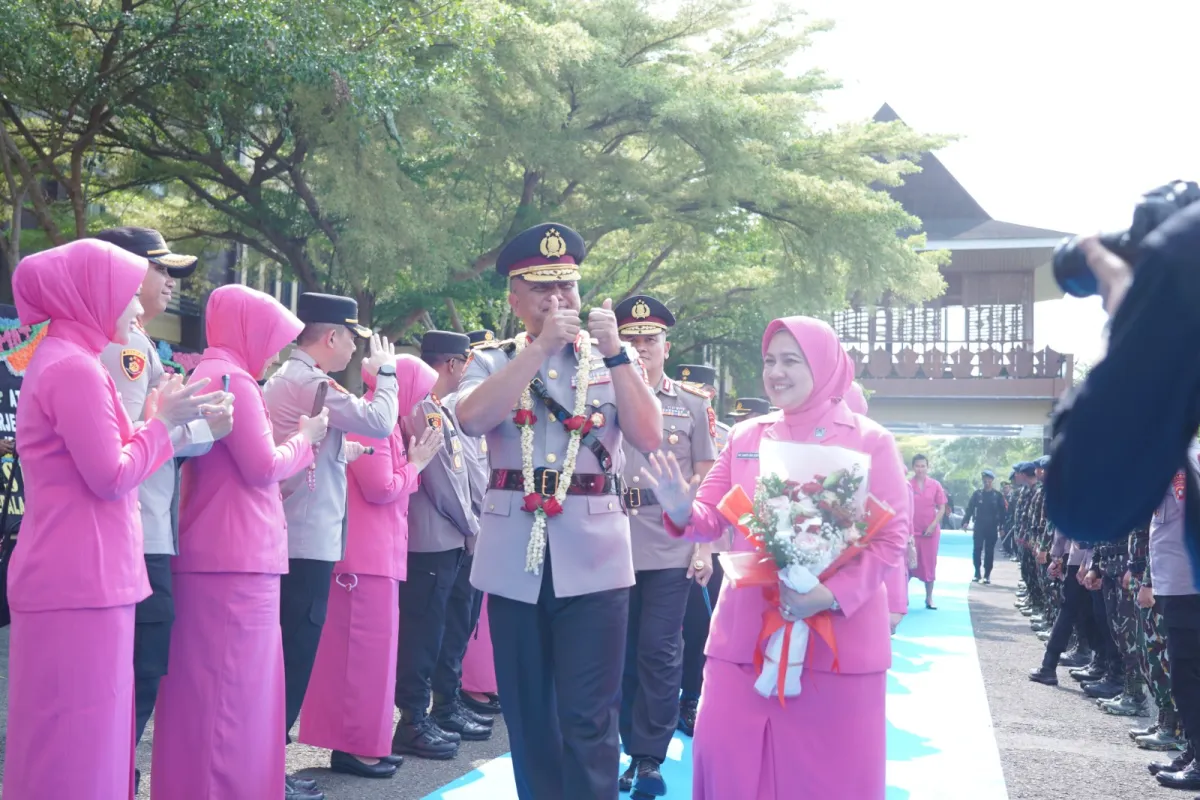 Doa Penuh Kehangatan Iringi Langkah Pamit Irjen Pol Adi Deriyan Jayamarta