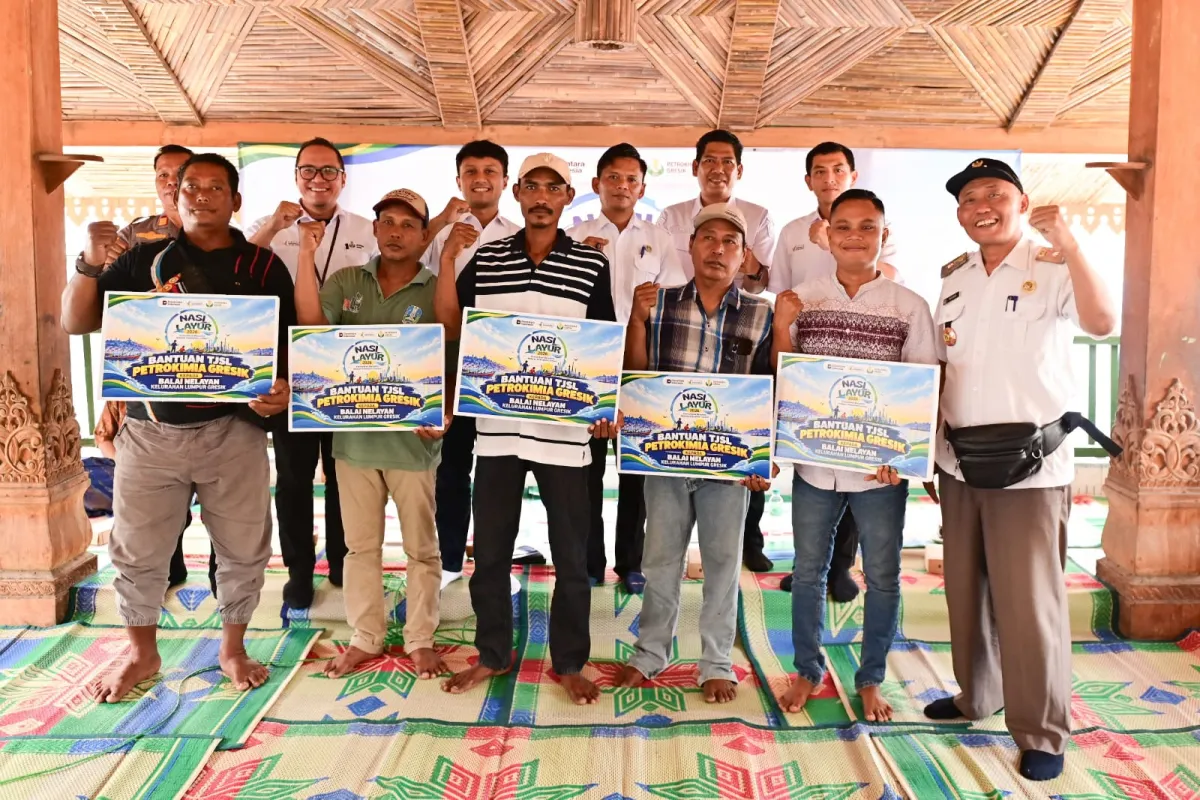 Petrokimia Gelontorkan Rp 100 Juta Dukung Revitalisasi Fasilitas Nelayan Pesisir Gresik