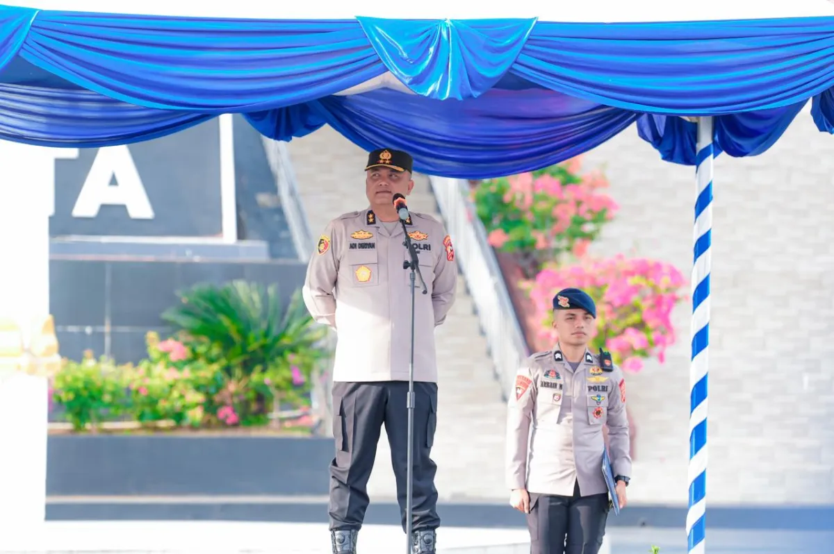 "Makin Mencintai Sulbar, Makin Cepat di Dimutasi" Pesan Perpisahan Menyentuh Irjen Pol Adi Deriyan di Apel Terakhirnya