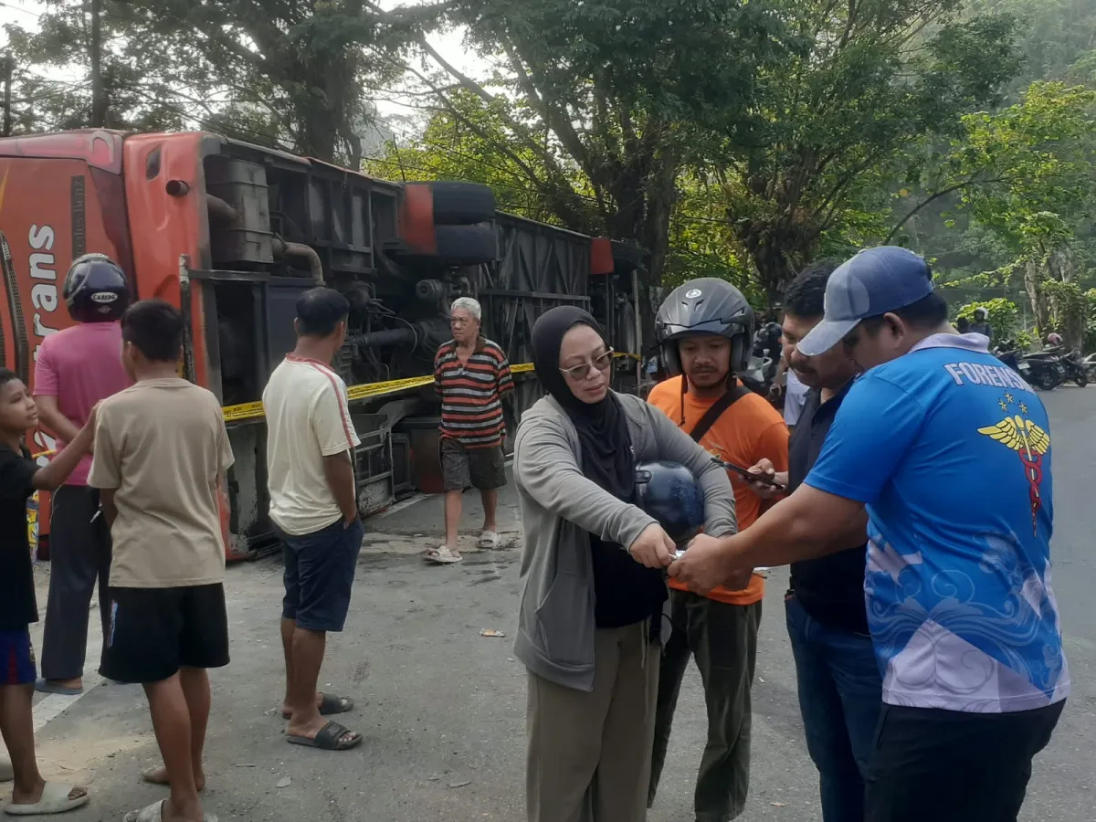 Bus Makassar-Palu Terbalik di Mamuju, Tim Biddokkes Polda Sulbar Respon Cepat Evakuasi 26 Korban