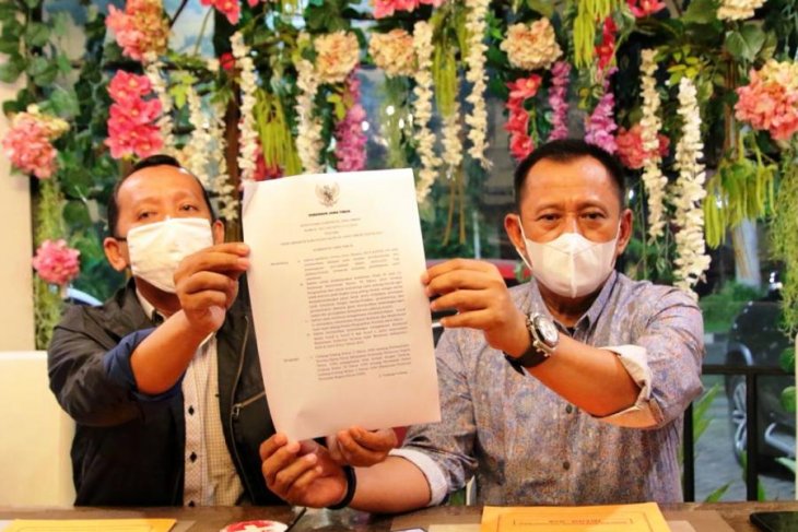 Sekdprov Jatim Heru Tjahyono mengumumkan UMK 2021