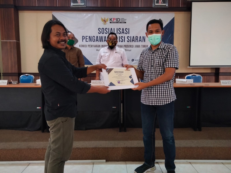 Ketua KPDI Jatim, Ahmad Afif Amrullah di sela kegiatan sosialisasi pengawasan isi siaran di aula Kantor KPID Jatim.