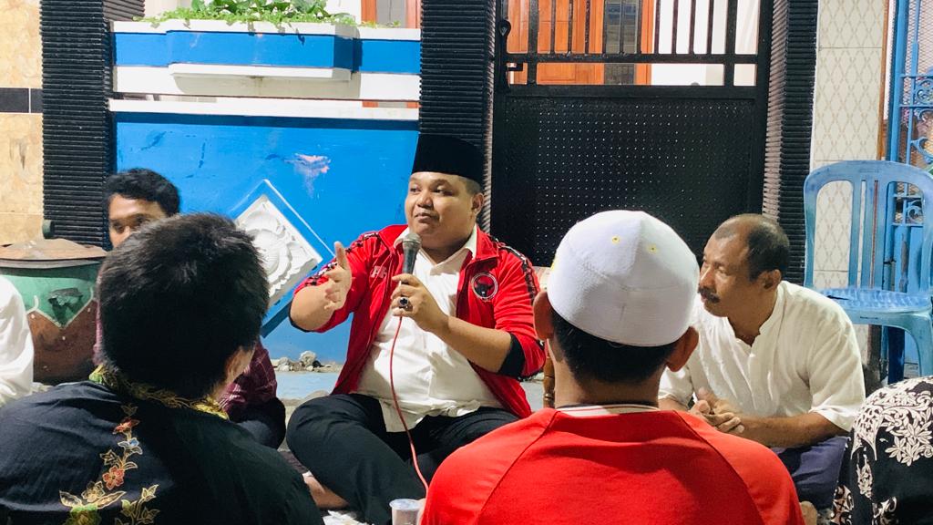 Sapa warga yang digelar Wakil Sekretaris Dewan Pimpinan Cabang PDI Perjuangan Kota Surabaya Achmad Hidayat di Dupak Baru (1/3/2023) malam