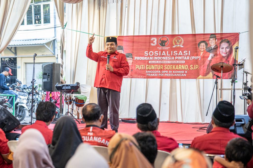 Wakil Sekretaris DPC PDI Perjuangan Surabaya Achmad Hidayat 