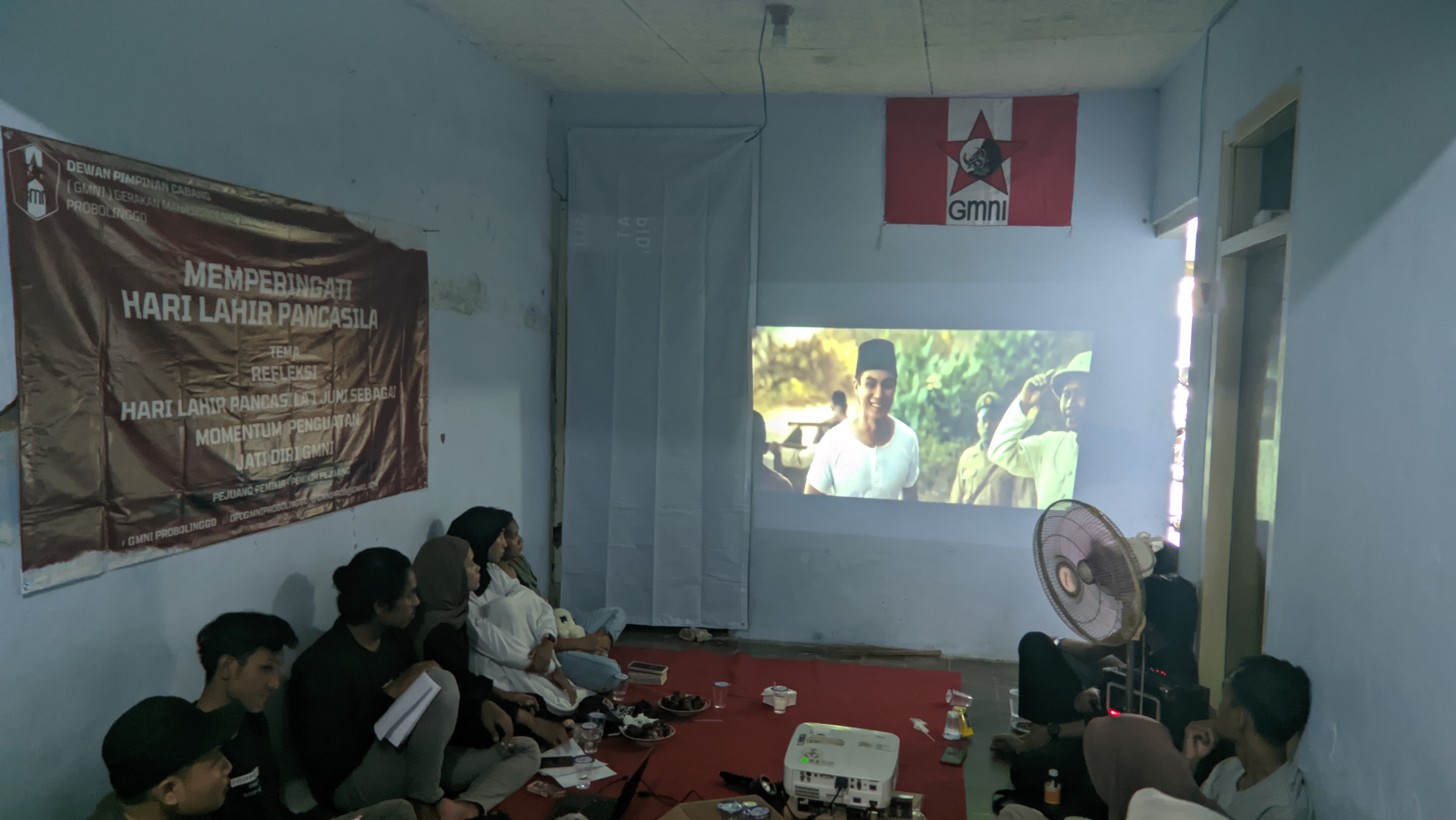 Aksi bedah film 'Ketika Bung di Ende' oleh GMNI Probolinggo, sebagai refleksi lahirnya Pancasila 1 Juni