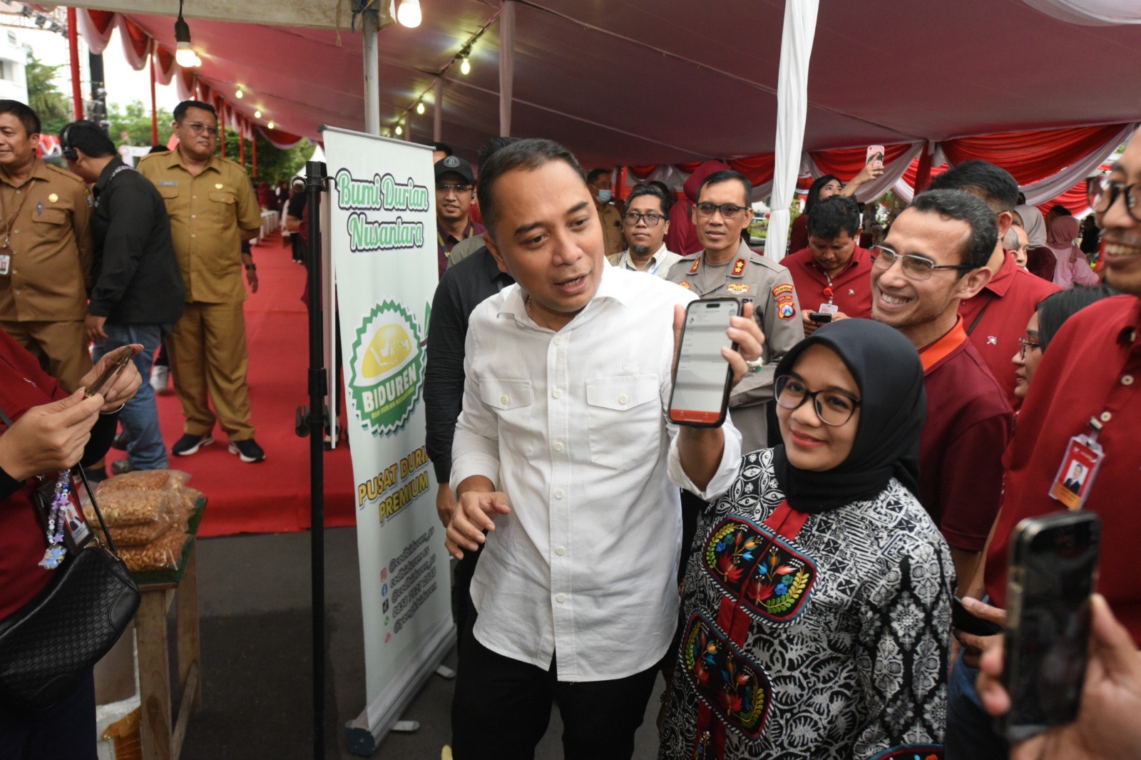 Wali Kota Surabaya Eri Cahyadi di Ramadan Vaganza yang digelar di halaman Balai Kota Surabaya