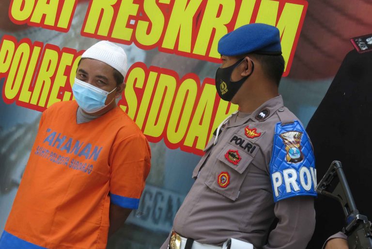 Tersangka Joko Ristiawan (32) diamankan ke Mapolresta Sidoarjo