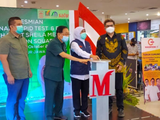 Gubernur Jatim Khofifah Indar parawansa dan CEO Maspion alim Markus meresmika. layanan rapid tes dan swab di Maspion square Surabaya
