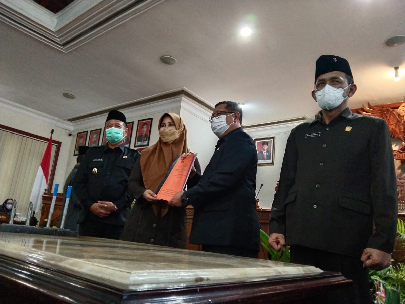 Perwakilan Fraksi memberikan pandangan akhir terkait Ranperda