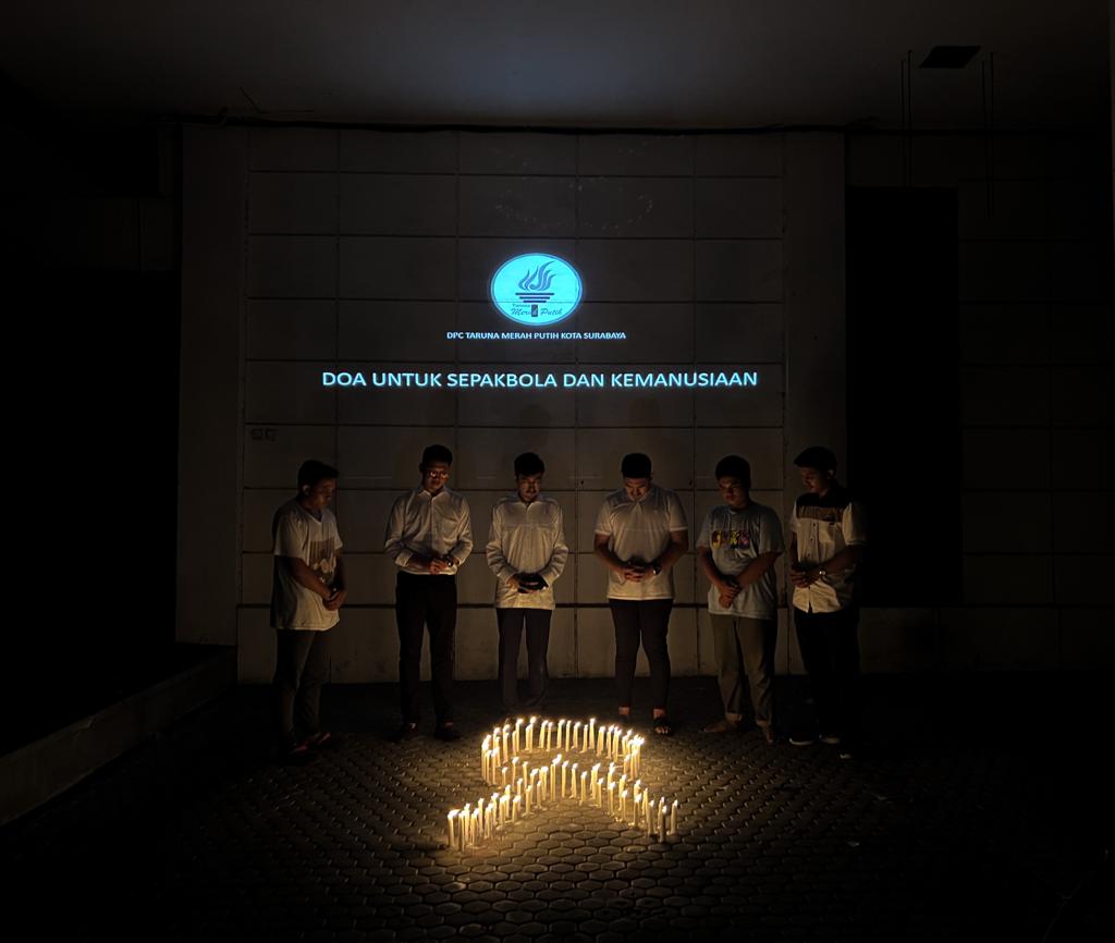 DPC Taruna Merah Putih (TMP) Surabaya mengadakan doa bersama untuk tragedi tersebut di Posko TMP Surabaya yang berlokasi di Jl. Raya Darmo.