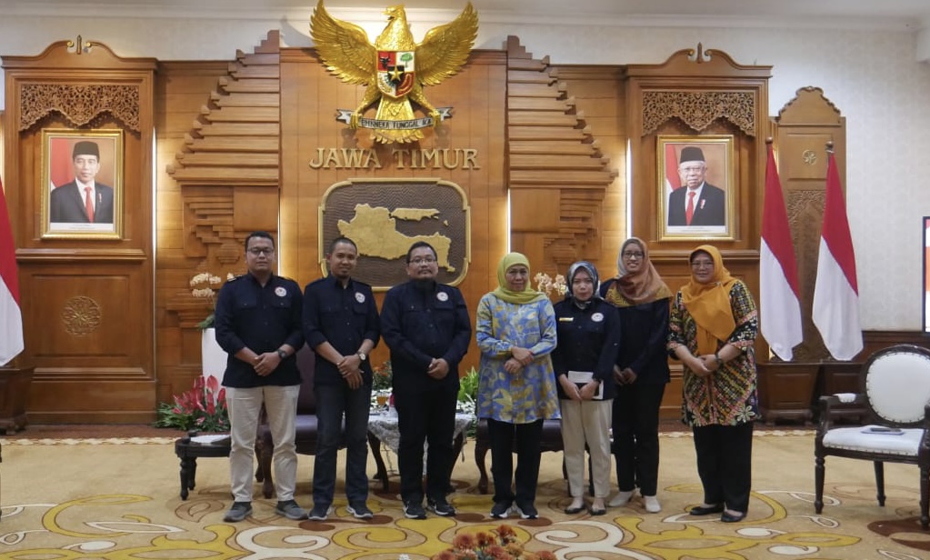 Gubernur Jawa Timur Khofifah Indar Parawansa menerima audiensi Komisi Penyiaran Indonesia Daerah (KPID) Jatim, Jumat malam (24/2/23) di Gedung Grahadi Surabaya
