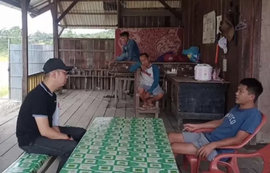 Onggo Wijaya (kiri baju hitam) Kuasa Hukum PT. TGM saat menyampaikan somasi.