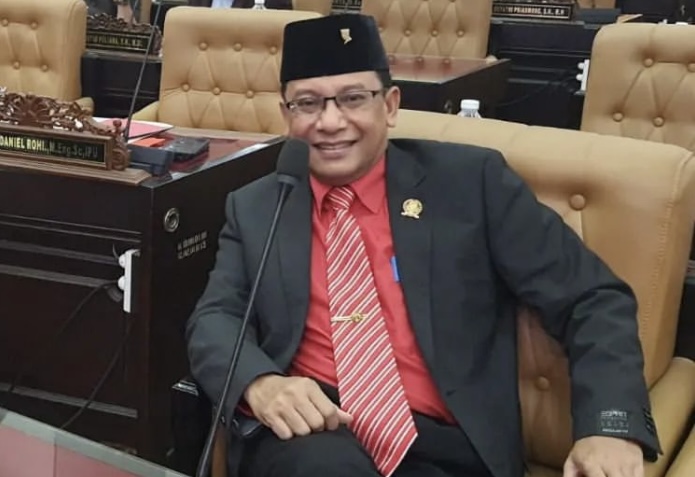 Anggota DPRD Provinsi F-PDIP Dr. Daniel Rohi