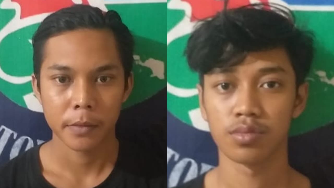 Dua pemuda asal Jalan Lidah Wetan setelah diamankan di Mapolsek Sukolilo