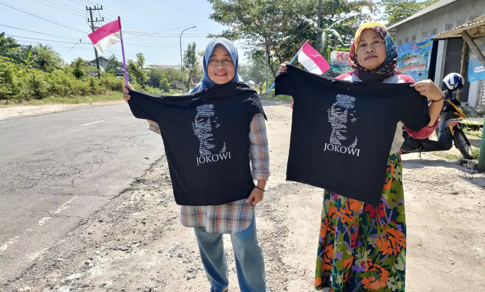 Siti Anifah (46) dan Siti Siswati (42) warga Pentung, Panceng, Gresik