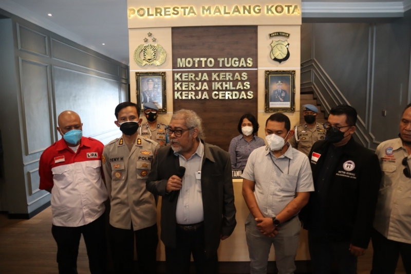 Ketua Komnas Perlindungan Anak (PA), Arist Merdeka Sirait saat memberikan dukungan kepada Polresta Malang Kota.