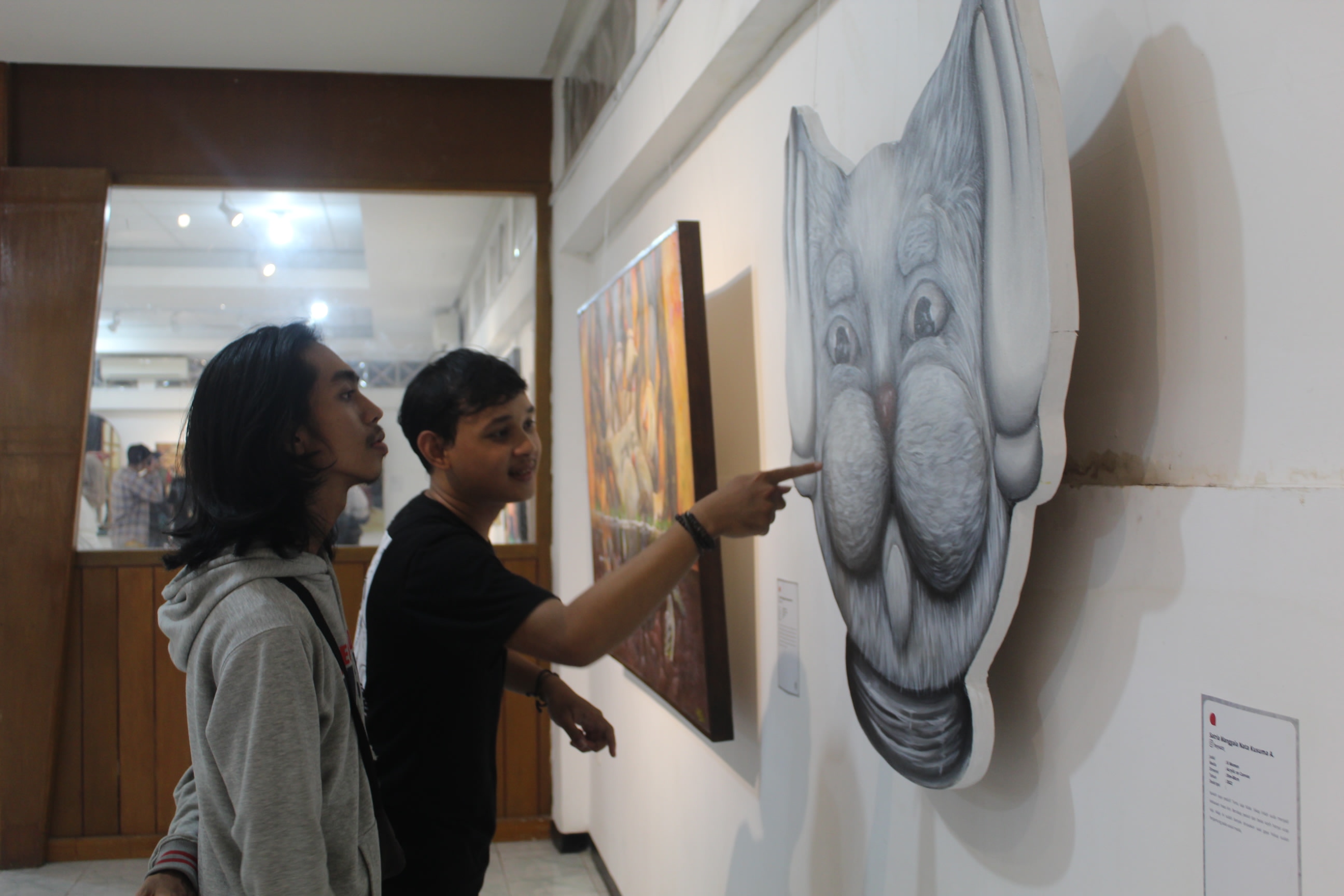 UNESA (Unibersitas Negeri Surabaya) mengggelar PARSESA (Pameran Seni Rupa Unesa) dengan tema "Travesti"