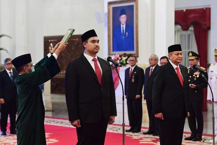Presiden Joko Widodo secara resmi melantik Ario Bimo Nandito Ariotedjo atau Dito Ariotedjo sebagai Menteri Pemuda dan Olahraga (Menpora) Kabinet Indonesia Maju dalam sisa masa jabatan periode tahun 2019-2024