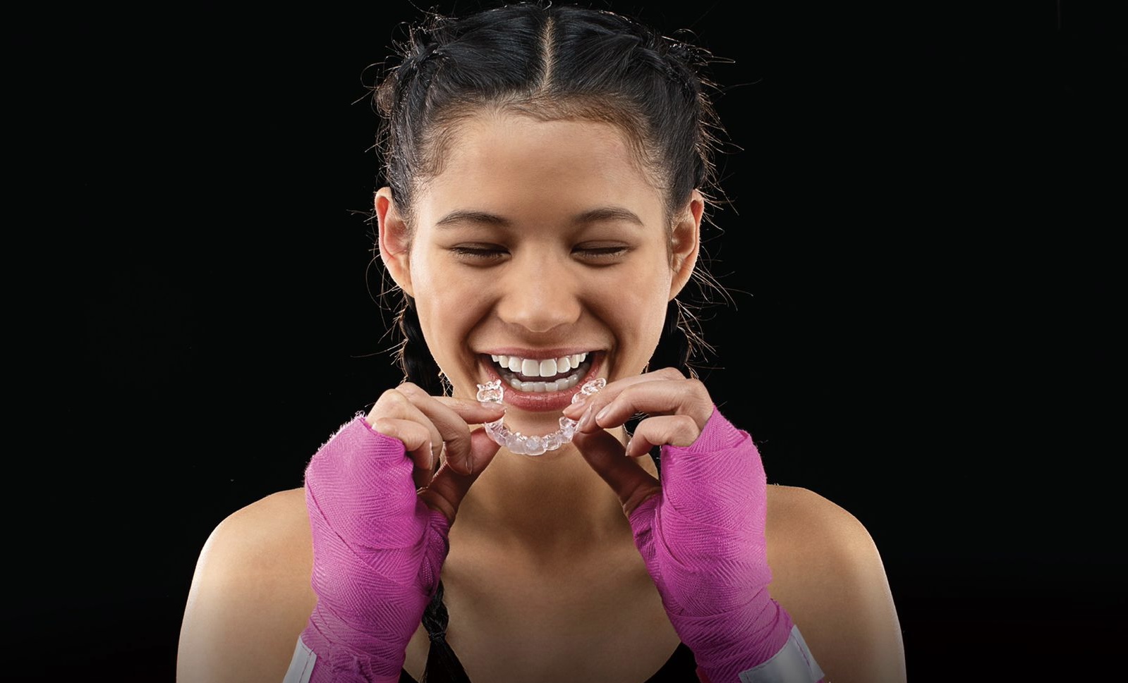 Clear aligner adalah perangkat ortodontik yang merupakan kawat gigi transparan berbentuk plastik yang digunakan untuk menyesuaikan gigi.