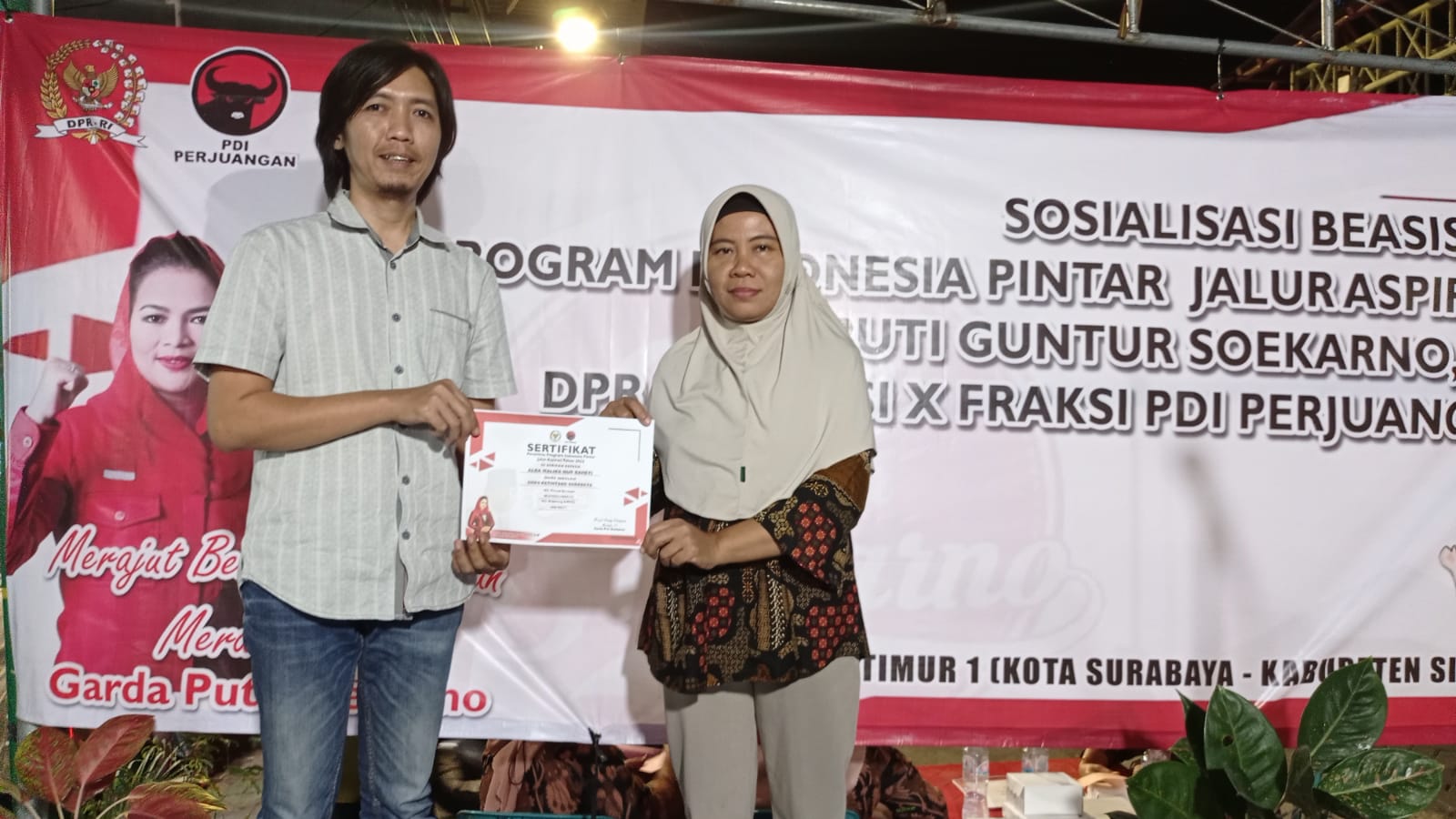 Aliyudin, Tenaga Ahli anggota DPR RI Puti Guntur Soekarno penyaluran beasiswa dari jaring aspirasi Puti Guntur Soekarno