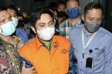 Mantan Bupati Tanah Bumbu Mardani H Maming saat ditetapkan sebagai tersangka kasus pemberian izin usaha pertambangan oleh Komisi Pemberantasan Korupsi (KPK), Kamis, Jakarta (28/7/2022).