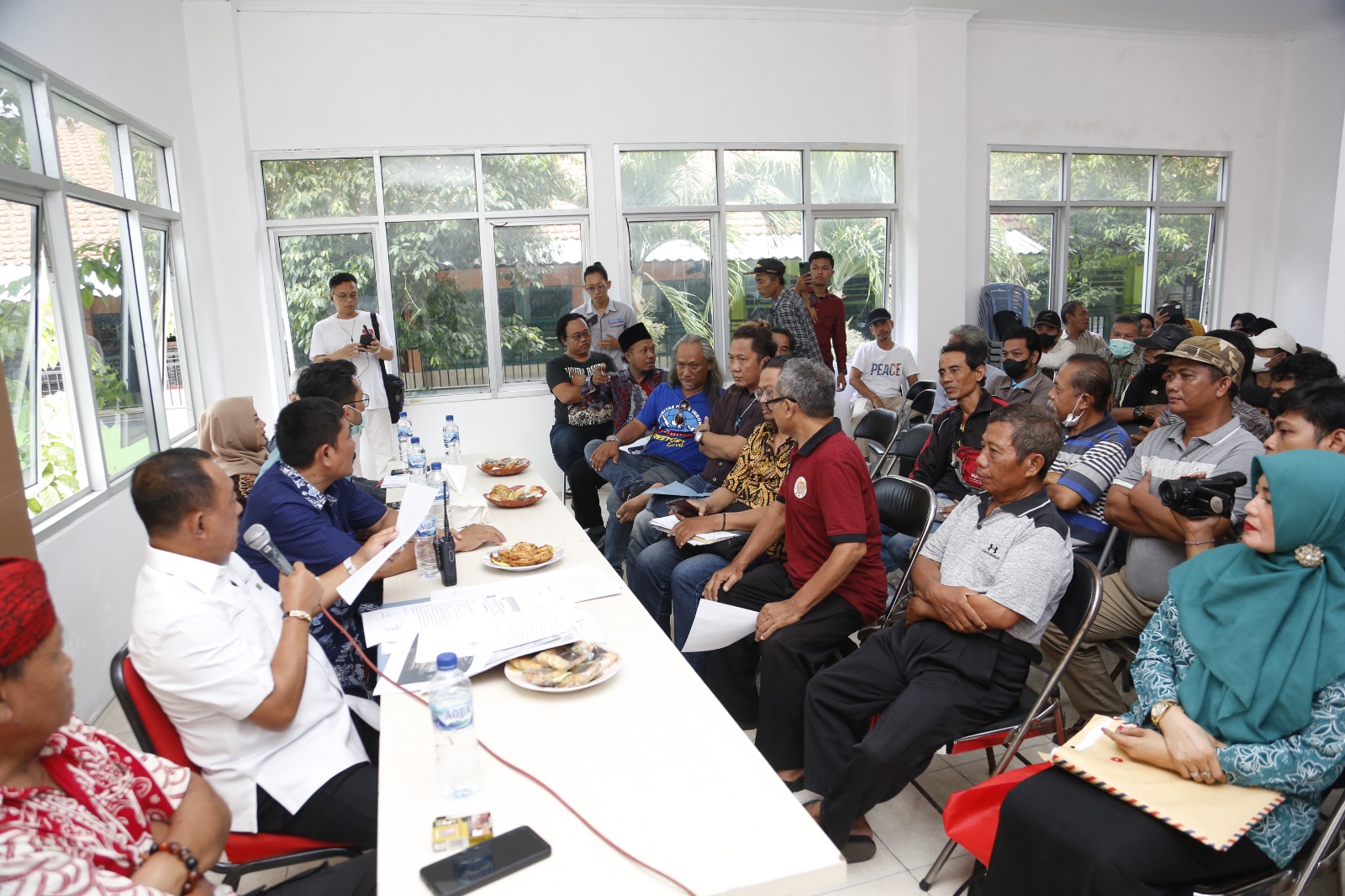 Armuji menggelar rapat mediasi di kantor Kelurahan Bulak, Kamis (23/2)