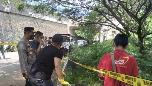 Sesosok mayat pria tanpa identitas ditemukan di Green Lake City, Kecamatan Cipondoh, Tangerang pada Rabu (1/5/2022)