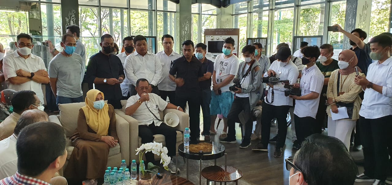 Wakil Walikota Surabaya Armuji mendatangi warga Darmo Hill