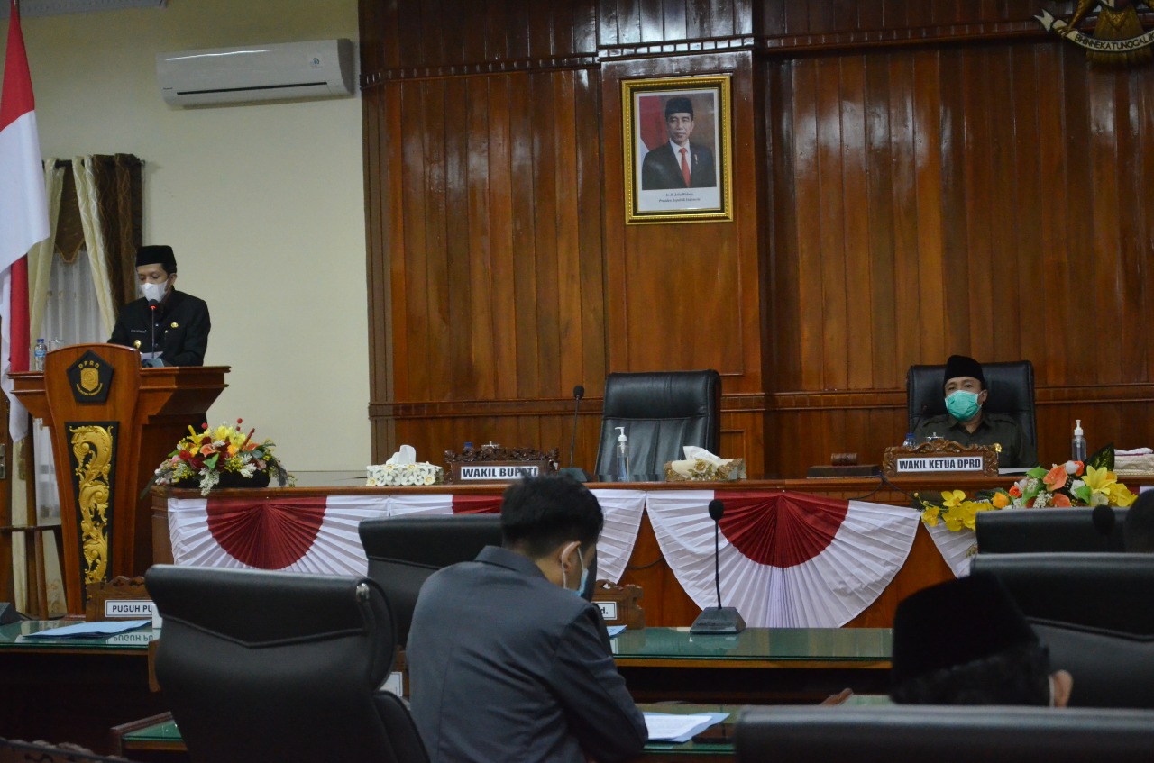 Suasana Sidang Paripurna Jawaban atas Pandangan Umum Fraksi-fraksi Ranperda LKPJ Bupati.