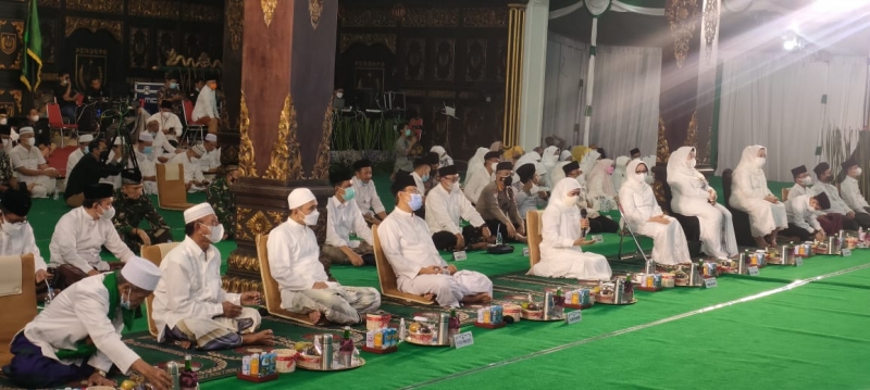 Suasana salawat pada puncak peringatan Hari Ulang Tahun (HUT) Provinsi Jawa Timur ke-76 yang digelar secara virtual di Pendopo Kabupaten Jombang, Selasa (12/10/2021) malam.