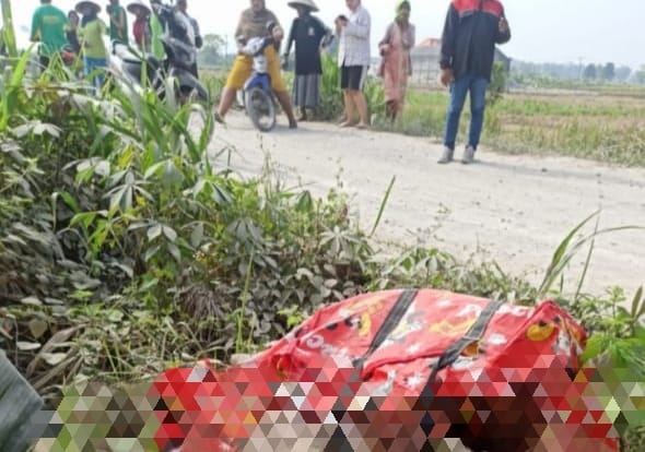 Seorang wanita ditemukan tewas di Desa Gluran Ploso, Benjeng, Gresik dengan kondisi berada di dalam tas merah besar