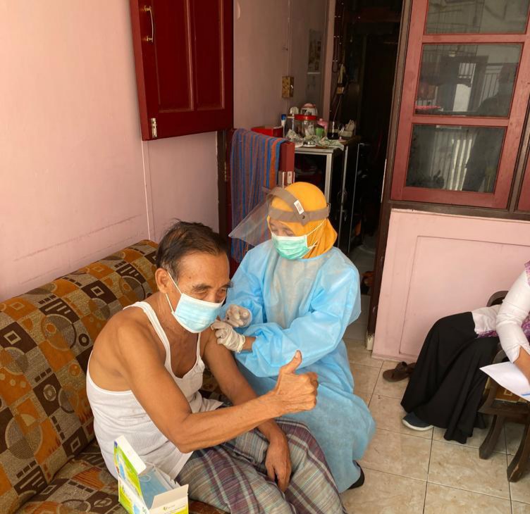 Dokumentasi foto vaksinasi lansia, Dinas Kesehatan Kota Surabaya