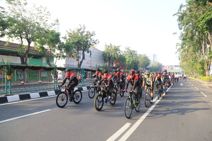 Sepeda gembira secara langsung dilepas oleh Wakapolda Jatim Brigjen Pol Slamet Hadi Supraptoyo, pada Minggu (19/6/2022) di Mapolda Jatim.