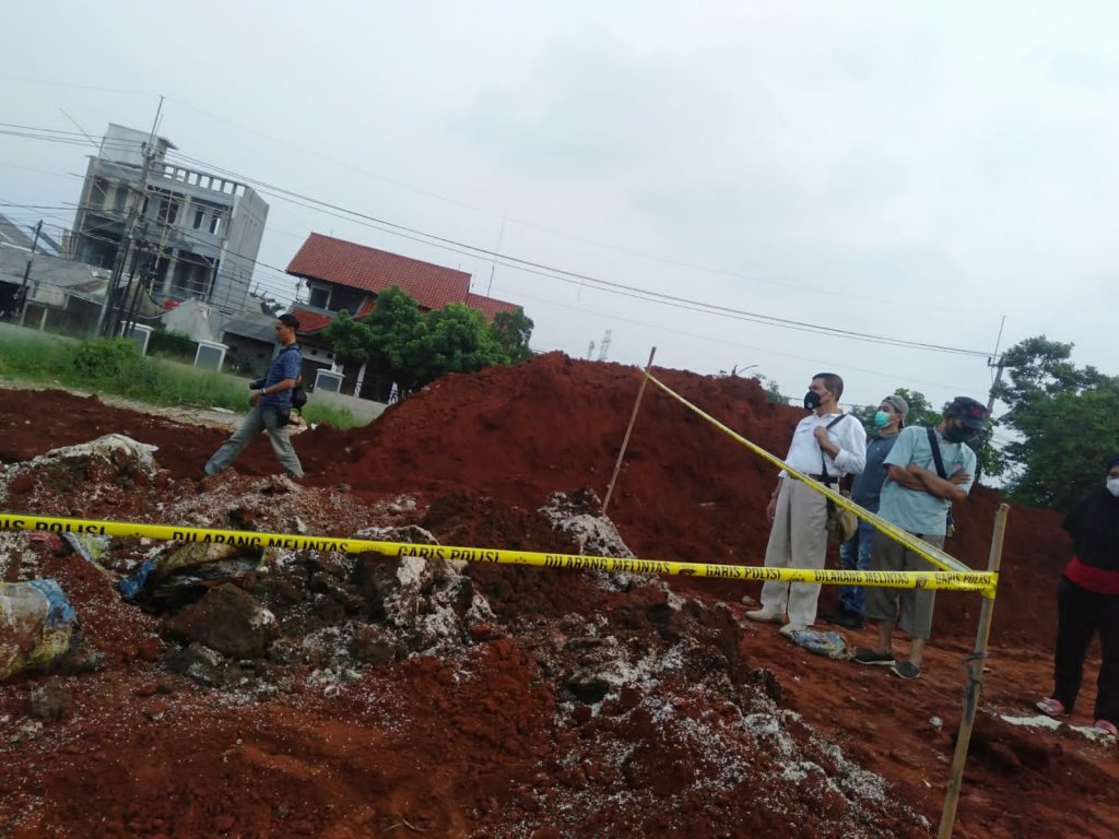 Sembako Bantuan Presiden yang dipendam PT. JNE di Kampung Serap, Tirta Jaya, Sukma Jaya Depok