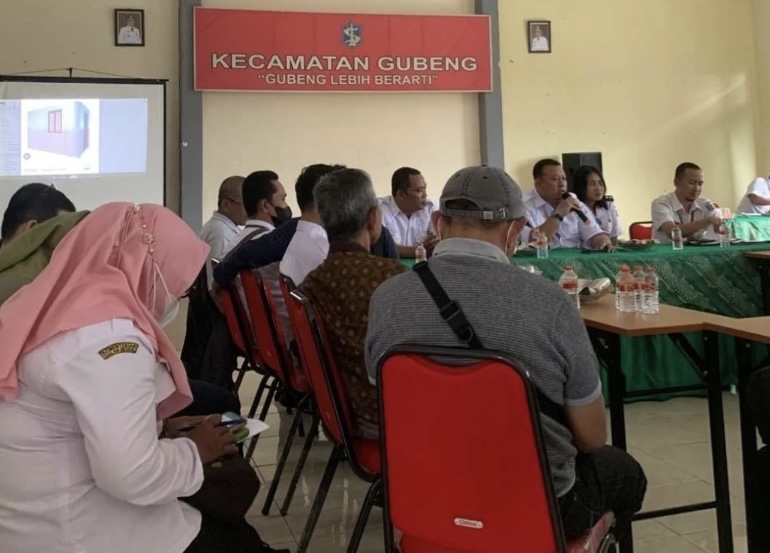 Audiensi, mahasiswa mendampingi menanyakan kejelasan pembangunan dan nasib para PKL