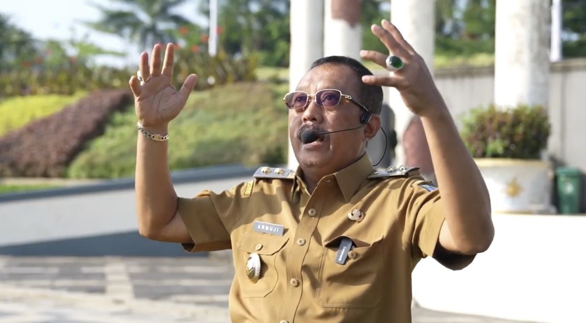 Wakil Walikota Surabaya Armuji mengajak ratusan siswa Sekolah Dasar untuk turut membumikan Bung Karno sebagai arek suroboyo