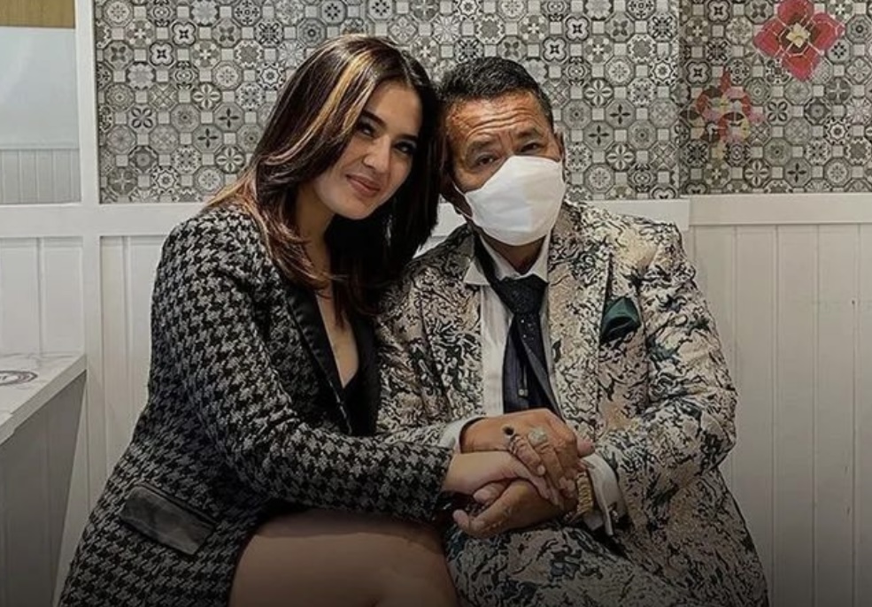 Iqlima Kim saat menemani Hotman Paris