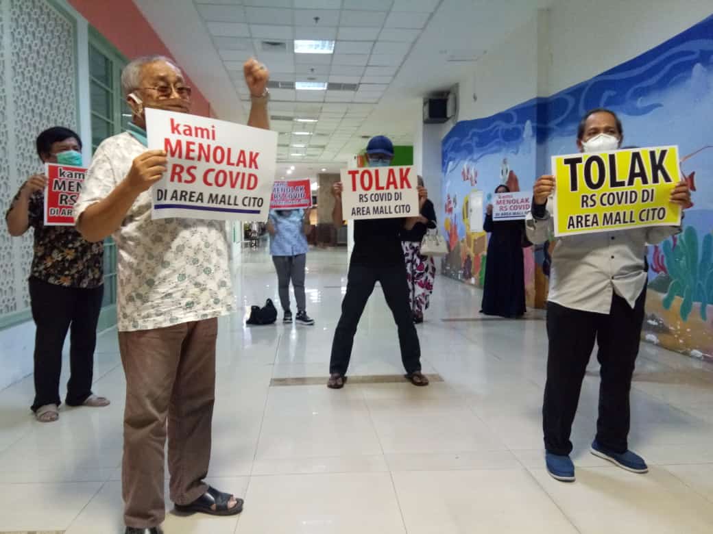 Aksi penolakan pendirian RS Covid-19 di Mall Cito